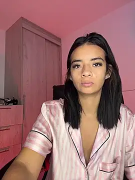 Laura fernandezII online show from April 18, 2026, 12:42 pm