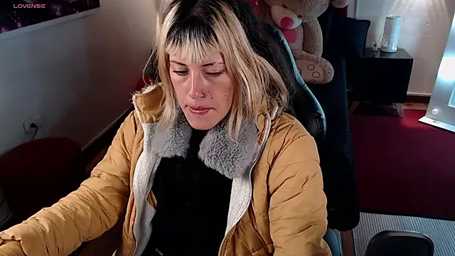  sharlotte777 online show from February 18, 2025, 1:11 pm