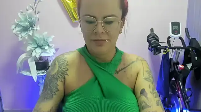 Snapshot of KAROL_MILF chatting on December 14, 2024, 12:11 am KAROL MILF online show from December 14, 2024, 12:11 am