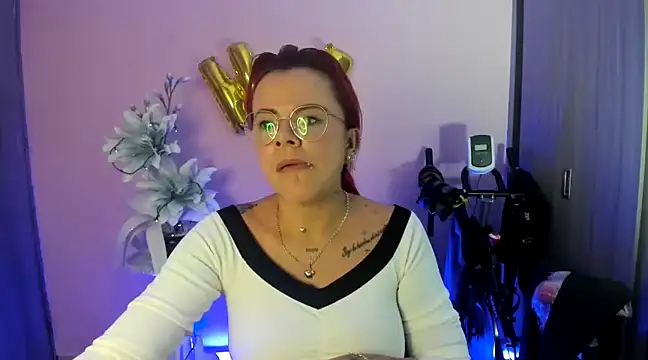 Snapshot of KAROL_MILF chatting on December 18, 2024, 12:43 am KAROL MILF online show from December 18, 2024, 12:43 am