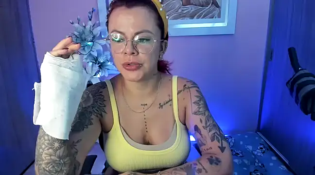 Snapshot of KAROL_MILF chatting on January 26, 2025, 10:13 pm KAROL MILF online show from January 26, 2025, 10:13 pm