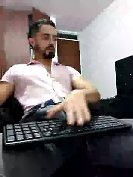 Snapshot of MAXIMUS_MASTE3 chatting on February 14, 2025, 11:53 pm MAXIMUS MASTE3 online show from February 14, 2025, 11:53 pm