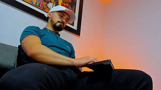 Snapshot of MAXIMUS_MASTE3 chatting on October 25, 2025, 10:15 pm MAXIMUS MASTE3 online show from October 25, 2025, 10:15 pm