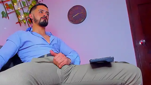 Snapshot of MAXIMUS_MASTE3 chatting on December 14, 2025, 1:16 pm MAXIMUS MASTE3 online show from December 14, 2025, 1:16 pm