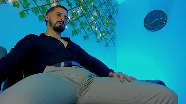 Snapshot of MAXIMUS_MASTE3 chatting on December 17, 2025, 1:39 pm MAXIMUS MASTE3 online show from December 17, 2025, 1:39 pm