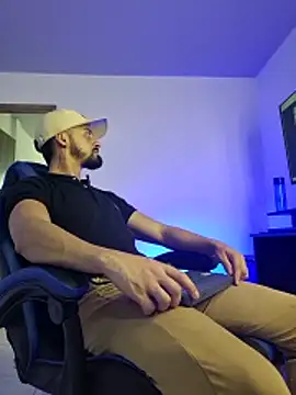 Snapshot of MAXIMUS_MASTE3 chatting on February 4, 2026, 8:14 pm MAXIMUS MASTE3 online show from February 4, 2026, 8:14 pm