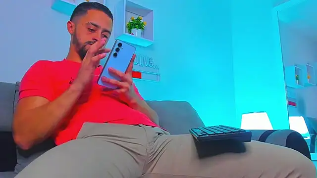 Snapshot of MAXIMUS_MASTE3 chatting on February 25, 2026, 11:47 pm MAXIMUS MASTE3 online show from February 25, 2026, 11:47 pm