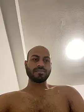 islandvybee55 online show from December 16, 2024, 8:20 am