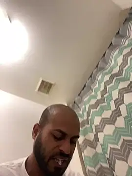 islandvybee55 online show from February 26, 2025, 6:04 am