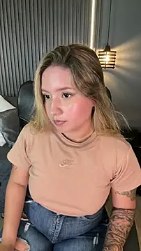 MiaPetit  online show from November 2, 2025, 6:21 pm