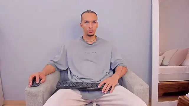 Dominick star online show from November 13, 2025, 4:22 am