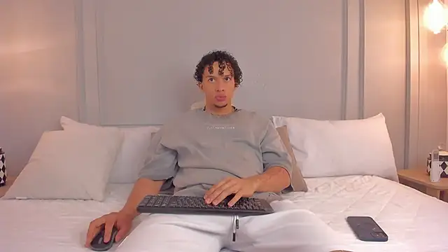 Dominick star online show from December 2, 2025, 4:18 am