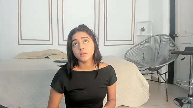 natalia aguirre1 online show from October 5, 2025, 12:14 pm