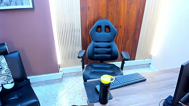 VickyJohnson1 online show from February 19, 2025, 8:41 pm