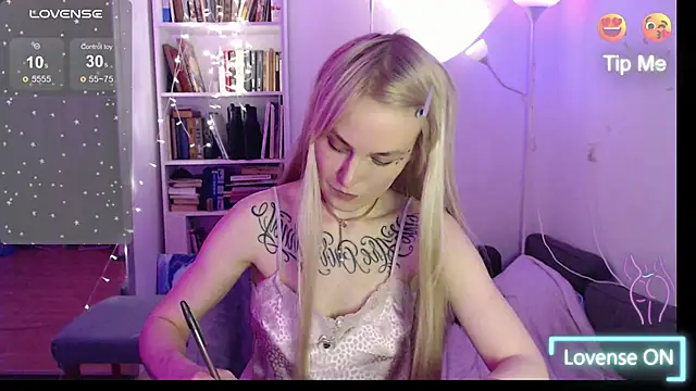 Snapshot of mischellemeow13 chatting on January 28, 2025, 11:28 pm mischellemeow13 online show from January 28, 2025, 11:28 pm