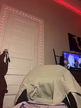 loveluna8 online show from November 18, 2025, 9:47 am