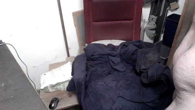 Snapshot of Vernalot_76 chatting on October 14, 2025, 7:25 pm Vernalot 76 online show from October 14, 2025, 7:25 pm