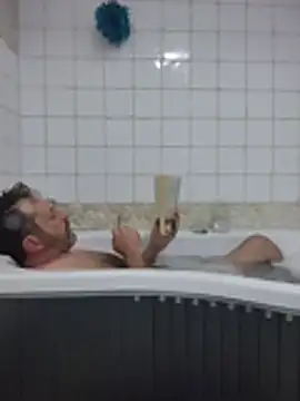 Snapshot of Vernalot_76 chatting on October 27, 2025, 9:19 pm Vernalot 76 online show from October 27, 2025, 9:19 pm