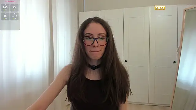 snowiie online show from October 10, 2025, 11:53 am