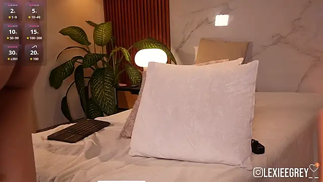 lexiee grey  online show from June 3, 2026, 2:33 pm