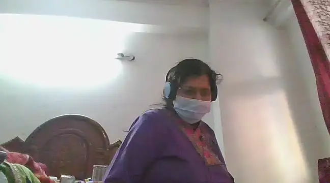 cutiecatty21 online show from February 14, 2025, 11:31 am