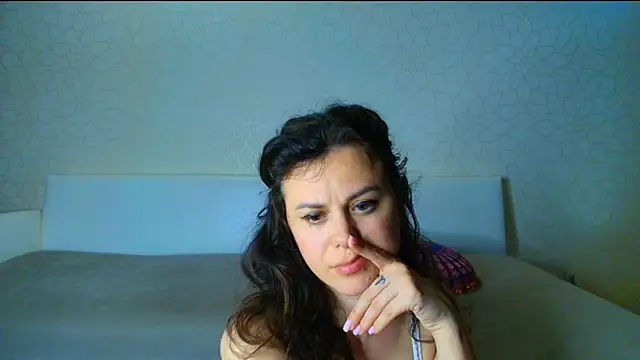 LeggyLover90 online show from May 20, 2026, 2:56 pm
