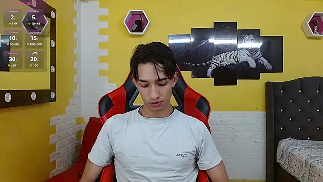 Snapshot of jose_sexycumm chatting on December 2, 2025, 8:37 pm jose sexycumm online show from December 2, 2025, 8:37 pm