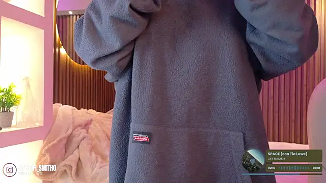 Lucy Smith2 online show from December 18, 2025, 3:56 am