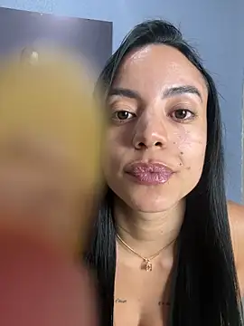Snapshot of Elamesmamorena chatting on June 10, 2026, 12:33 am Elamesmamorena online show from June 10, 2026, 12:33 am