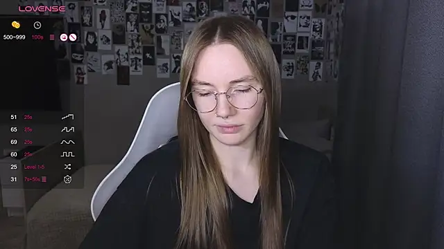 littlevildevil online show from April 17, 2026, 10:51 am