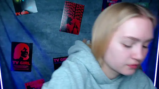 MademoiselleCl online show from October 24, 2025, 1:29 pm