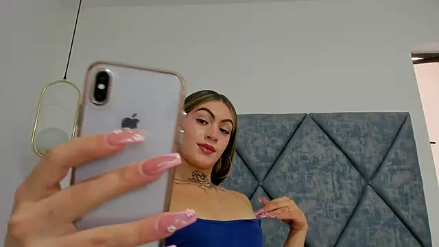 Lizz Luna online show from January 22, 2025, 1:53 pm