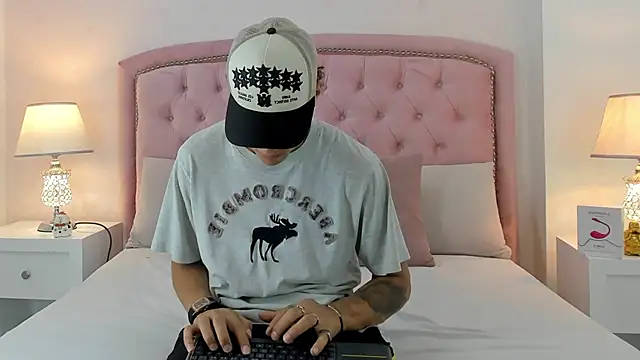 Snapshot of Buda_and_Cataleya_ chatting on January 24, 2025, 4:28 pm Buda and Cataleya  online show from January 24, 2025, 4:28 pm