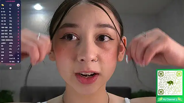 AislyEmbury online show from December 23, 2025, 5:05 am