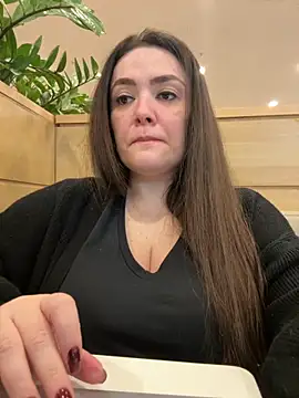 Sophie Eaton online show from October 30, 2025, 8:31 pm