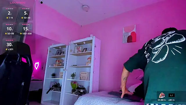 Ian Castillo  online show from September 9, 2025, 11:21 am