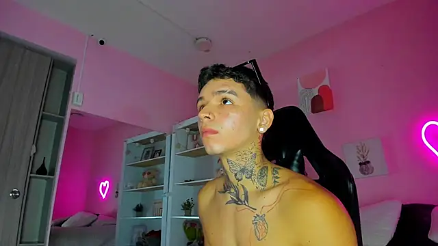 Ian Castillo  online show from September 23, 2025, 11:13 am