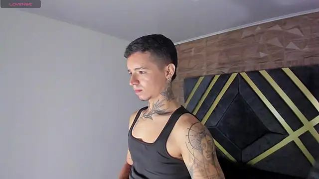 Snapshot of Ian_Castillo_ chatting on April 25, 2026, 11:13 am Ian Castillo online show from April 25, 2026, 11:13 am