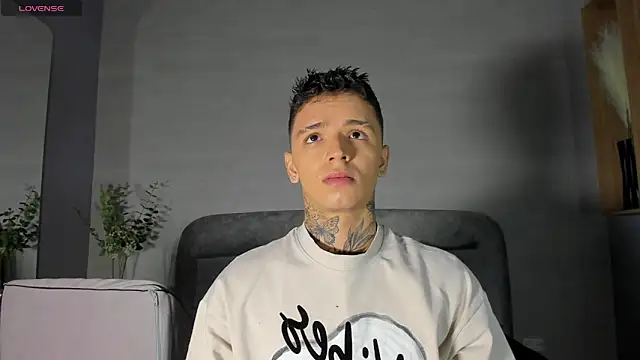 Snapshot of Ian_Castillo_ chatting on May 14, 2026, 11:06 am Ian Castillo online show from May 14, 2026, 11:06 am