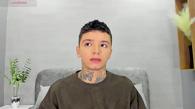 Snapshot of Ian_Castillo_ chatting on May 27, 2026, 11:07 am Ian Castillo online show from May 27, 2026, 11:07 am