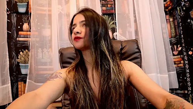 Snapshot of julietta___jackson chatting on May 19, 2026, 10:05 pm julietta jackson online show from May 19, 2026, 10:05 pm