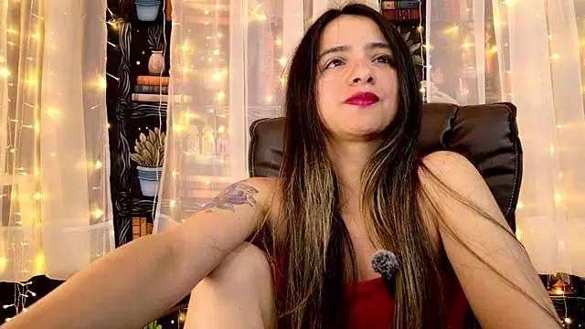 Snapshot of julietta___jackson chatting on May 22, 2026, 9:20 pm julietta jackson online show from May 22, 2026, 9:20 pm