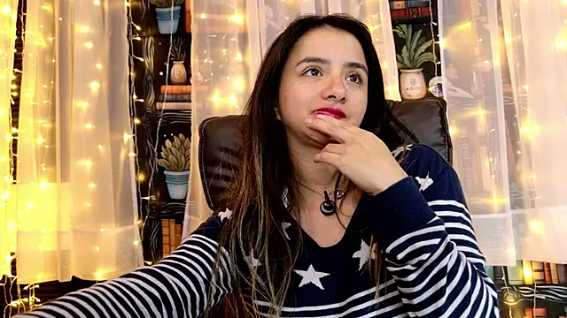 Snapshot of julietta___jackson chatting on June 14, 2026, 2:24 am julietta jackson online show from June 14, 2026, 2:24 am