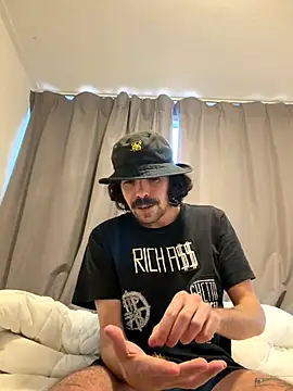 wolfwhite95 online show from November 11, 2025, 1:33 pm