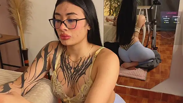 aprildreams19 online show from April 12, 2026, 12:54 pm