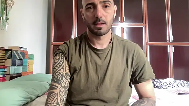 alessandromori91 online show from April 13, 2026, 10:21 am