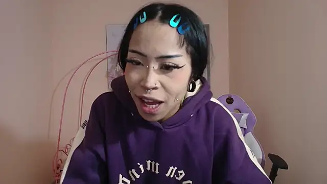 Violetta Suky online show from March 14, 2025, 1:13 pm