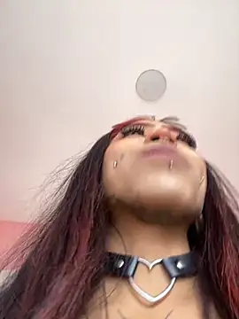 Violetta Suky online show from November 27, 2025, 1:13 pm