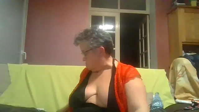 Vandeae44 online show from December 18, 2025, 7:09 pm