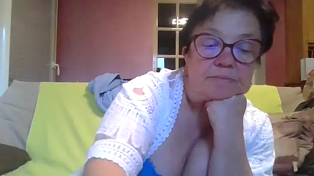 Vandeae44 online show from June 8, 2026, 7:36 pm